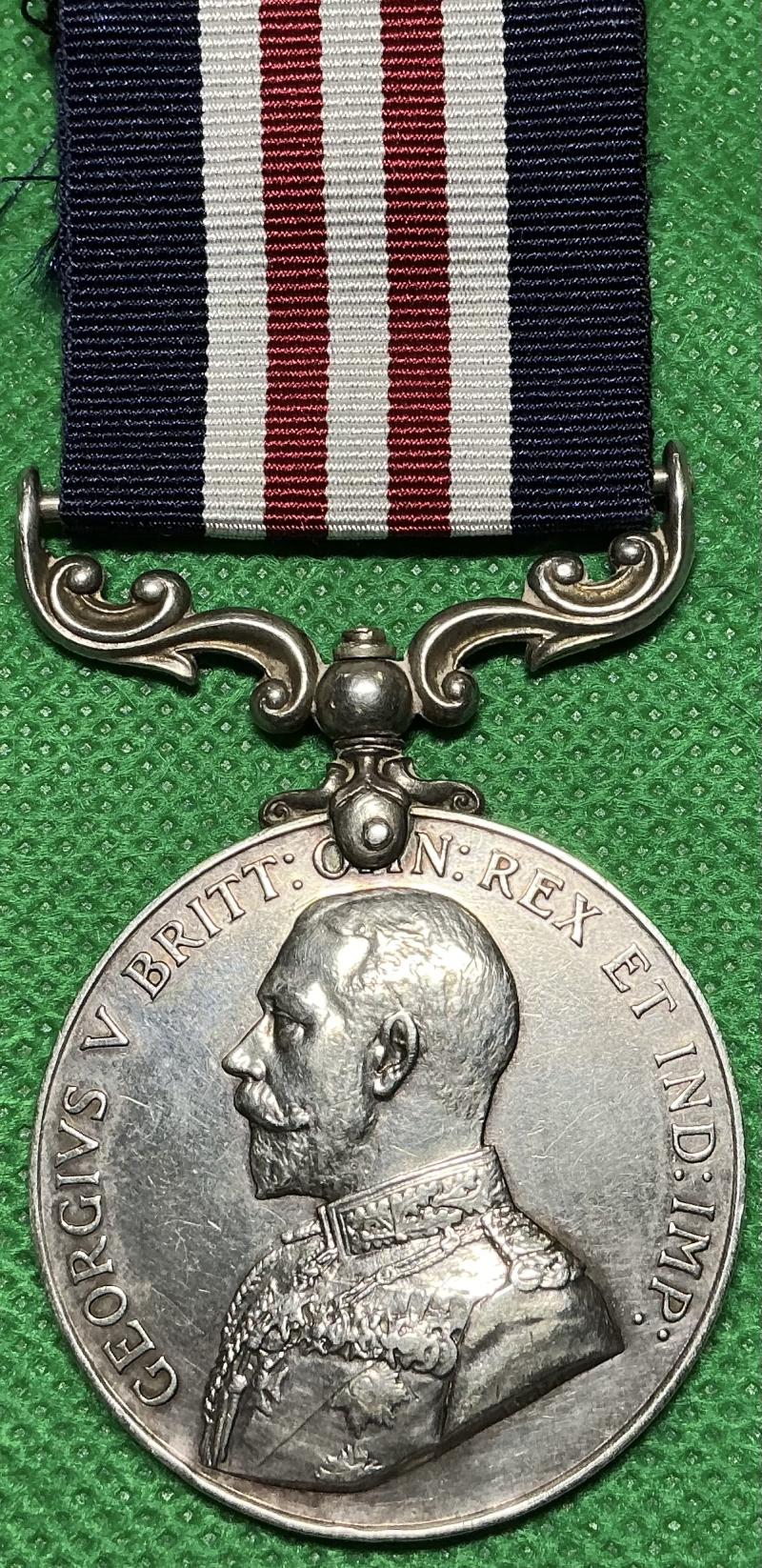 GVR 1st TYPE WW1 MILITARY MEDAL, 1st NORTHUMBERLAND FUSILIERS, FROM LEEDS