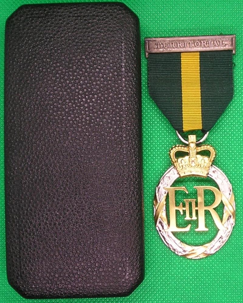 MINT CASED EIIR 1958 DATED TERRITORIAL DECORATION